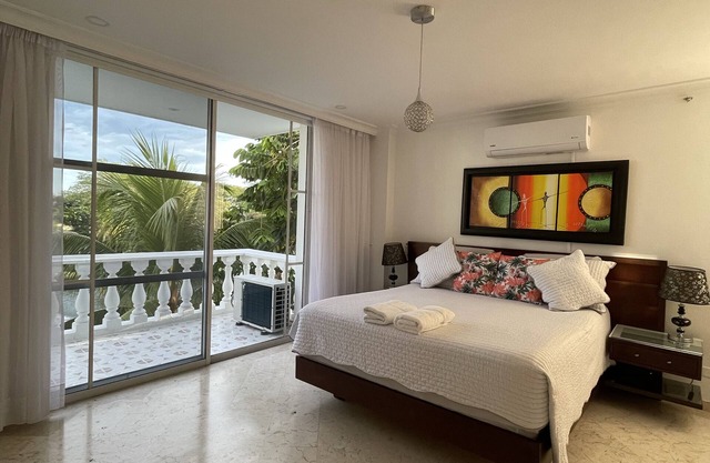 BEAUTIFUL AND SPACIOUS APARTMENT IN COUNTRY CONDOMINIUM