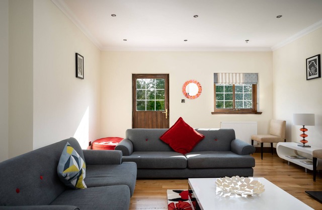 Beautiful and spacious five-bedroom property at the gateway to the Highlands