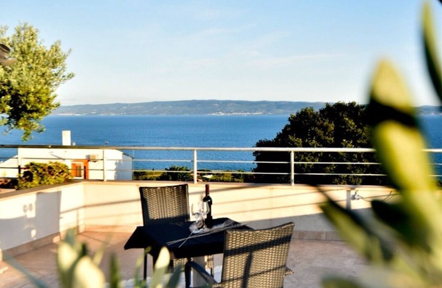 Beautiful and spacious penthouse with big terrace with sea view!