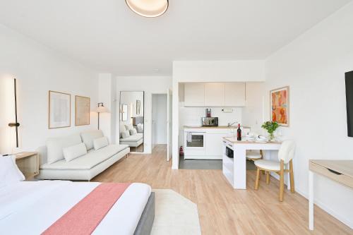 Beautiful and stylish 1-Bedroom with Kitchen and King size bed