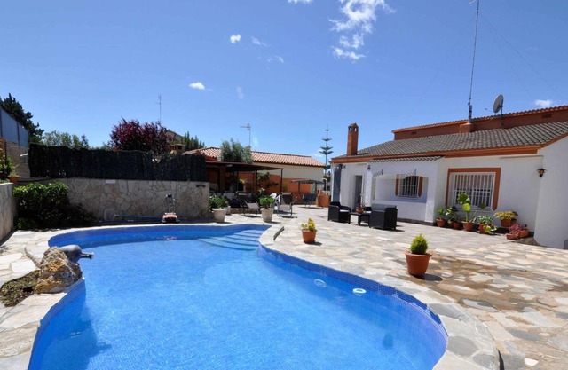 Beautiful and very practical house with pool