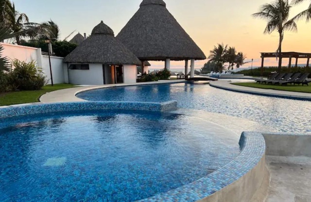 Beautiful apartment with beach club and private patio