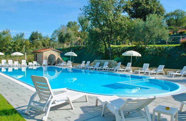 Beautiful apartment in villa for 4 guests with A/C, pool, WIFI, TV, patio and parking