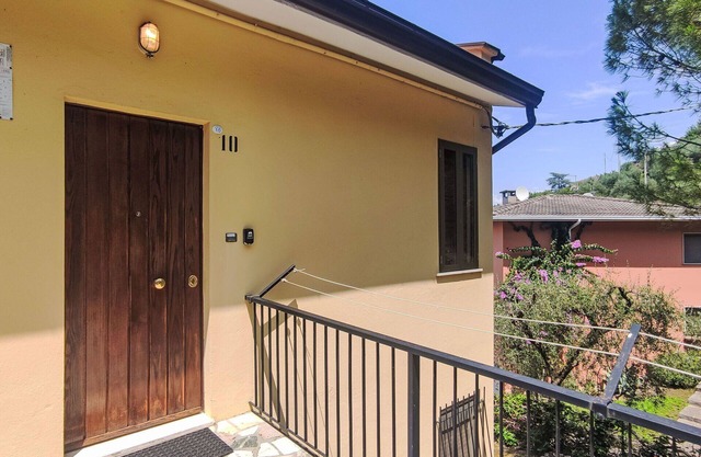 Beautiful apartment for 4 guests with A/C, TV, patio and parking