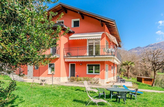Beautiful apartment for 6 people with WIFI, TV, patio and parking