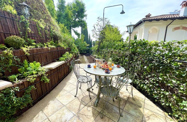 Beautiful apartment for 4 people with garden near Vittoriale