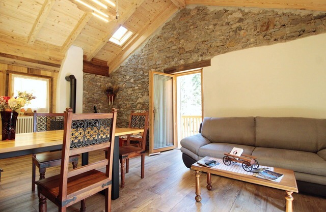 Beautiful apartment for 5 people with WIFI, balcony, pets allowed, panoramic view and parking