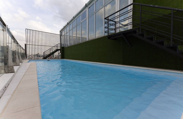 Beautiful Apartment with Pool and Gym