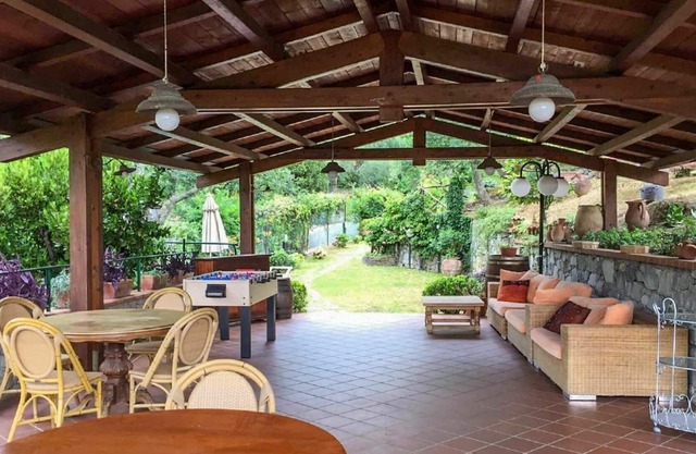 Beautiful apartment for 4 guests with WIFI, A/C, hot tub, TV, patio and pets allowed