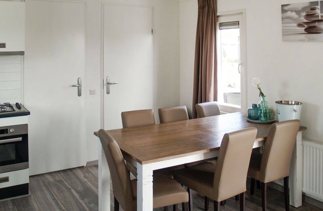Beautiful apartment in villa for 6 guests with WIFI, TV, terrace and parking