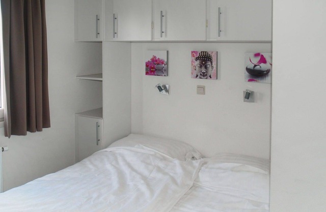 Beautiful apartment in villa for 6 guests with WIFI, TV, terrace and parking