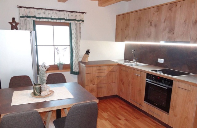Beautiful apartment in villa for 2 guests with WIFI, TV, balcony, panoramic view and parking
