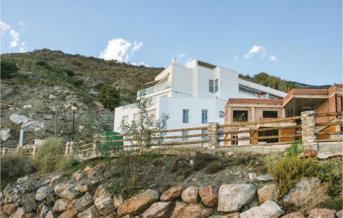 Beautiful Apartment In Casarones