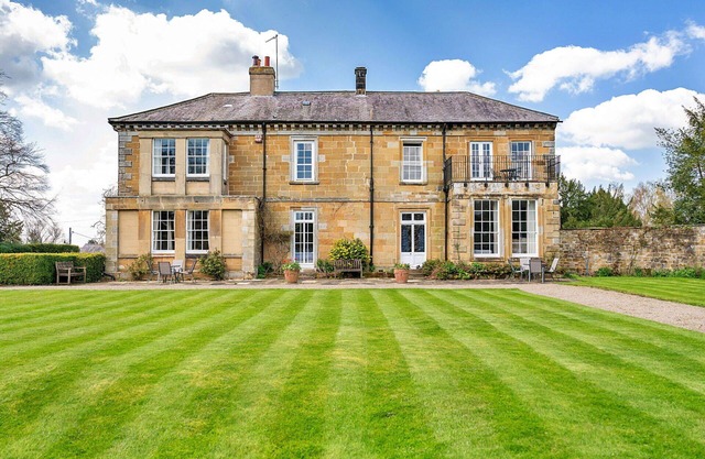 Beautiful apartment for 4 guests with hot tub, WIFI, pool, terrace and parking