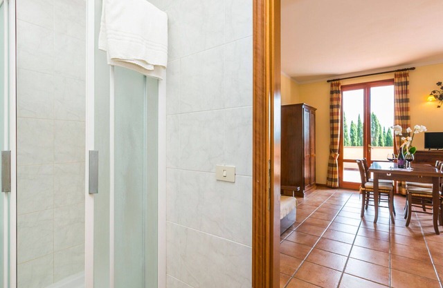 Beautiful apartment for 2 people with A/C, WIFI, pool, TV, pets allowed and parking