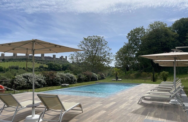 Beautiful apartment for 2 guests with A/C, WIFI, pool, TV, pets allowed and parking, close to Si.