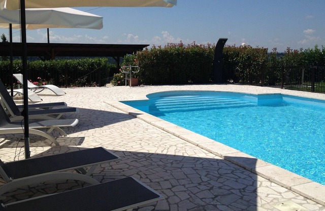 Beautiful apartment in villa with WIFI, pool, hot tub, A/C, TV, panoramic view and parking