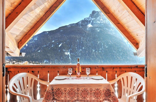 Beautiful apartment for 4 people with WIFI, TV, balcony and parking