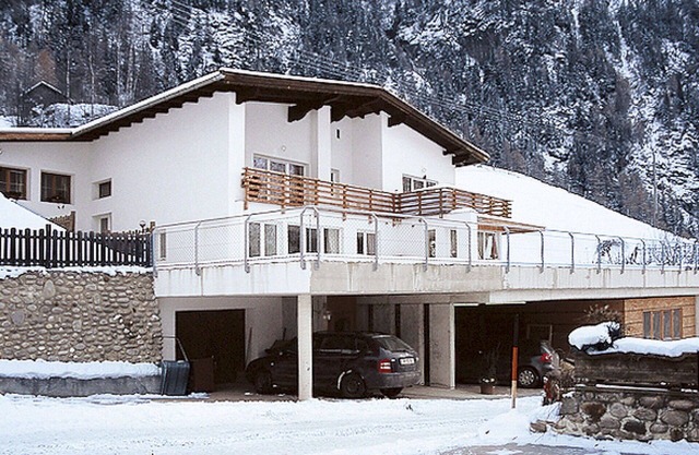 Beautiful apartment for 5 people with WIFI, TV, balcony and parking