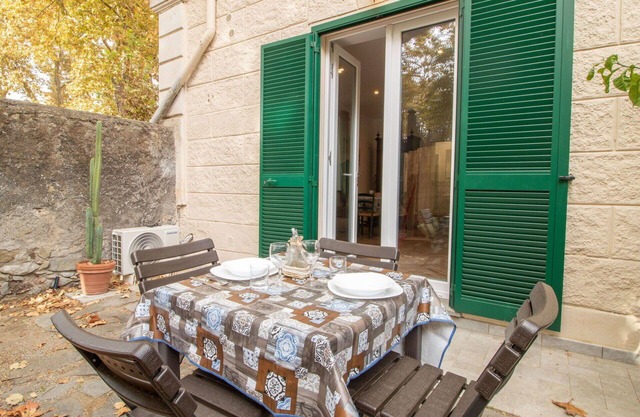 Beautiful apartment for 2 people with A/C, TV, pets allowed and parking