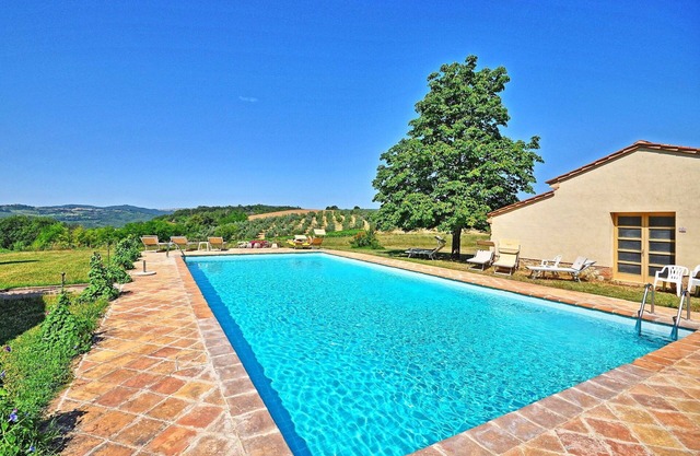 Beautiful apartment for 4 guests with A/C, pool, WIFI, TV, panoramic view and parking