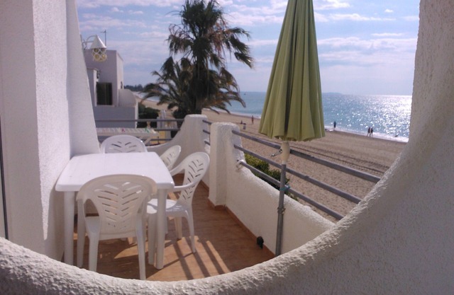 BEAUTIFUL APARTMENT IN FIRST LINE OF BEACH M3