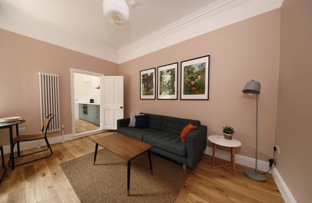 Beautiful Apartment in the Heart of South Cliff With Private Garden