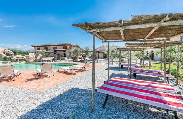 Beautiful apartment for 5 guests with pool, WIFI, A/C, terrace, pets allowed and parking