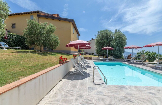 Beautiful apartment for 6 people with WIFI, pool, A/C, TV, pets allowed, panoramic view and park.
