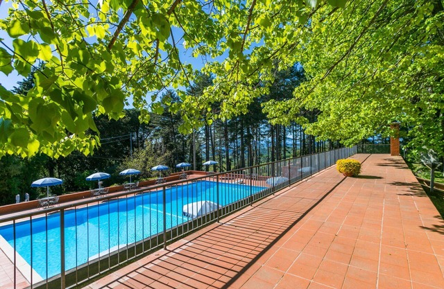 Beautiful apartment in villa with pool, WIFI, TV, terrace, pets allowed, panoramic view and park.
