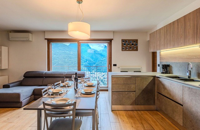 Beautiful apartment for 6 guests with A/C, WIFI, TV, patio, pets allowed and parking