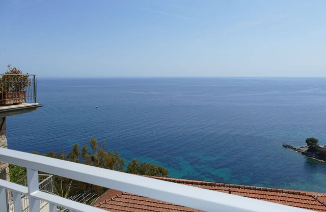 Beautiful apartment for 4 guests with terrace and parking