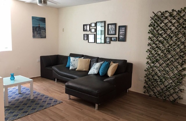 Beautiful Apartment located near to Altabrisa shoping center.