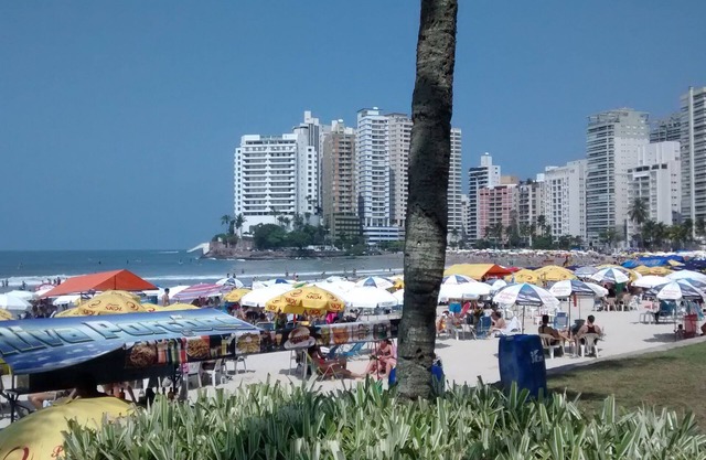 Beautiful apartment. Asturias-Guarujá Wifi and cable TV, 150 meters from the beach.