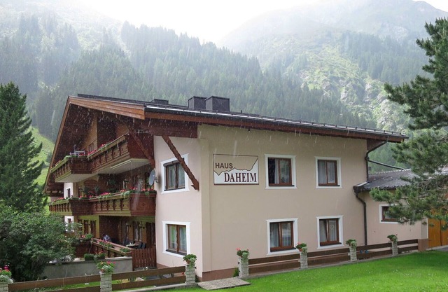 Beautiful apartment for 3 guests with WIFI, TV, balcony, pets allowed and parking