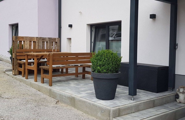 Beautiful apartment for 4 guests with WIFI, TV, patio and parking