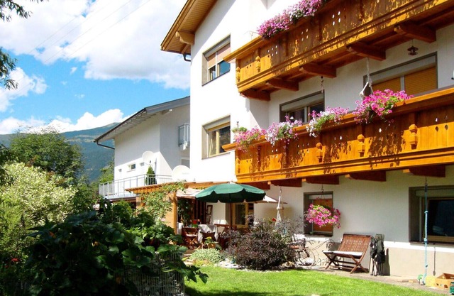 Beautiful apartment for 4 people with WIFI, TV, patio, pets allowed and parking