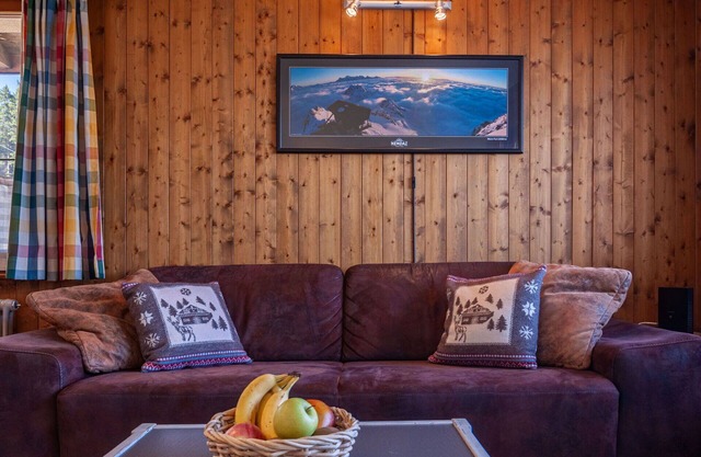 Beautiful apartment for 6 guests with WIFI, TV, balcony and parking