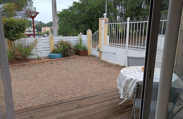 Beautiful apartment close to shops and transport and 30 minutes from the beaches of st maxime