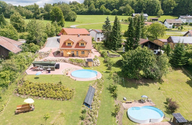 Beautiful apartment in villa for 6 people with hot tub, WIFI, pool, TV, patio and parking