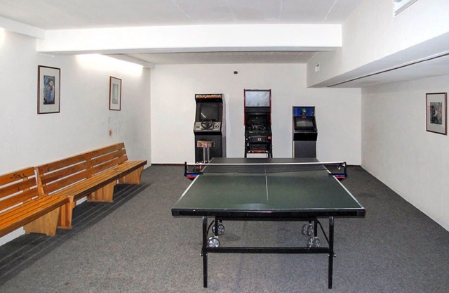 Beautiful apartment in villa for 4 guests with pool, TV, terrace, pets allowed and parking