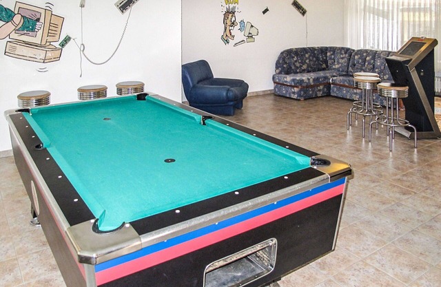 Beautiful apartment in villa for 6 people with pool, TV, terrace and parking