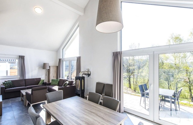 Beautiful apartment in villa for 8 guests with WIFI, TV, terrace, pets allowed and parking
