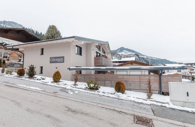 Beautiful apartment for 4 guests with WIFI, TV, terrace, pets allowed and parking