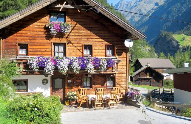 Beautiful apartment for 6 guests with WIFI, TV, balcony, pets allowed and parking