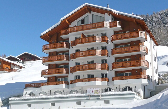 Beautiful apartment for 6 guests with hot tub, WIFI, TV, balcony and parking