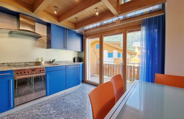 Beautiful apartment for 8 guests with WIFI, TV and balcony