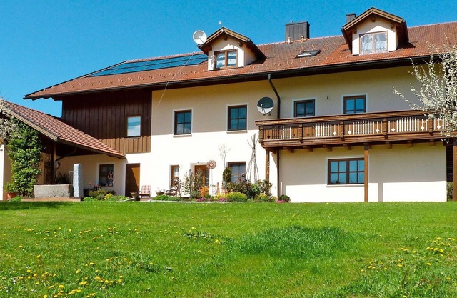 Beautiful apartment for 5 guests with WIFI, TV, patio and parking