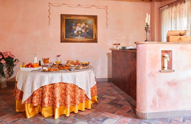 Beautiful apartment for 2 people with pool, WIFI, TV, balcony and parking, close to Spoleto