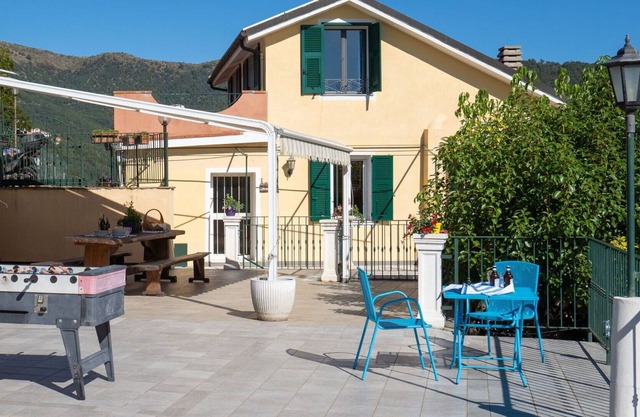 Beautiful apartment for 4 people with hot tub, WIFI, pool, TV, patio and parking